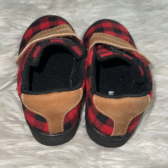 Oomphies Shoes toddler  size 6 jack red  Black plaid Holidays Winter Slip on New - Picture 3 of 7
